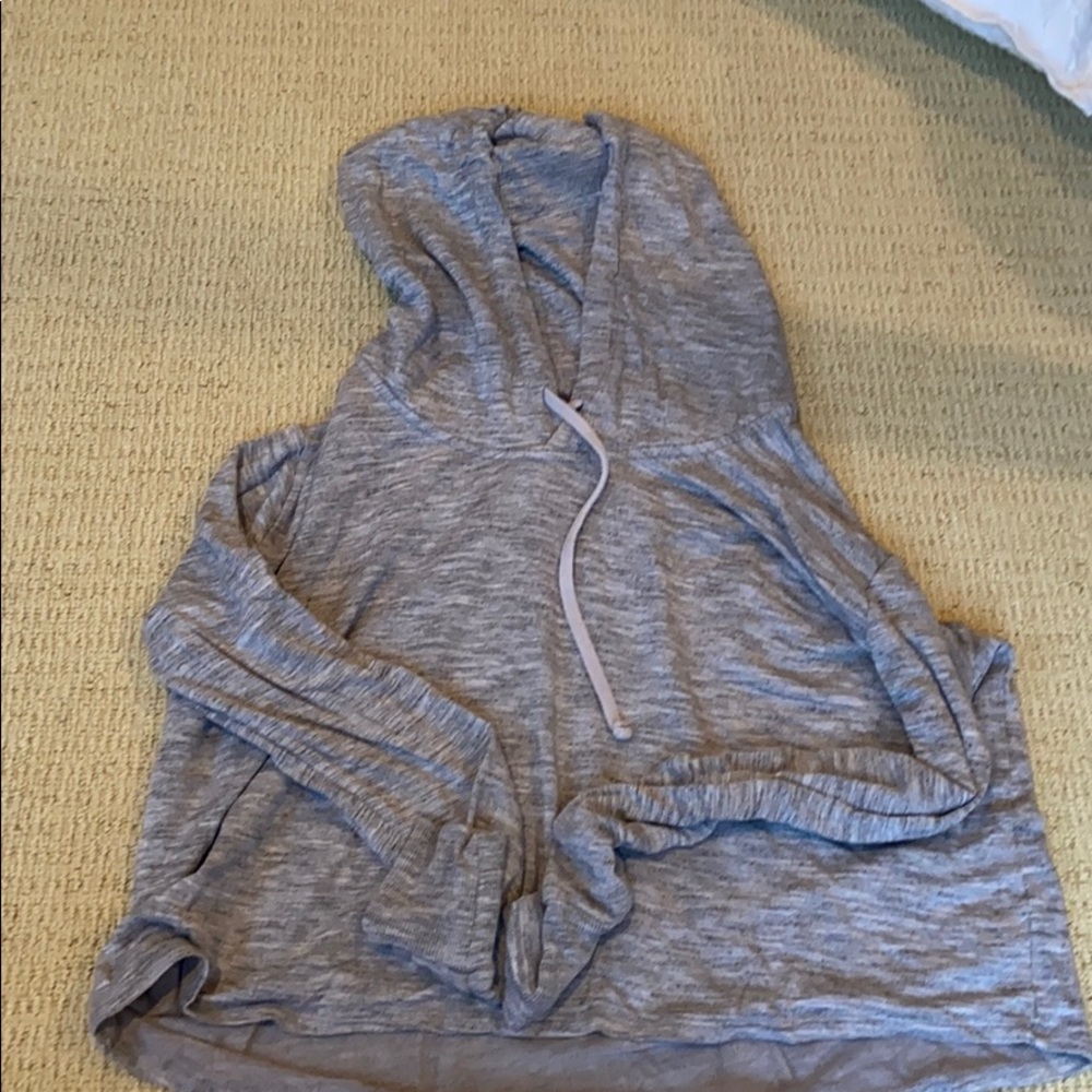 Athletes cropped grey sweatshirt